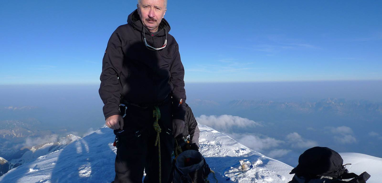Zdobyć świata szczyt! Ten człowiek chodzi po górach od 42 lat. Zobacz, gdzie był ﻿