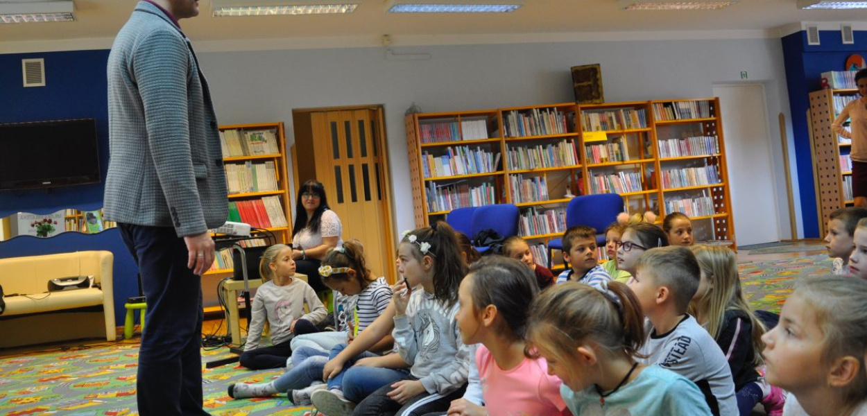 Głośne czytanie. Dzieci poznały historię wojny w przystępny sposób