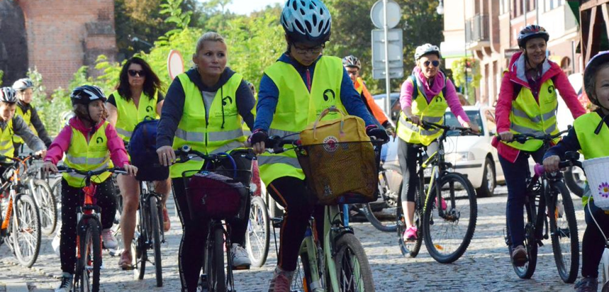 Około 200 uczestników szkolnego rajdu z Głogowa do Kulowa