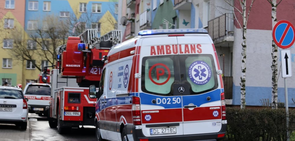 Akcja ratunkowa w wieżowcu. Kobieta chciała odebrać sobie życie