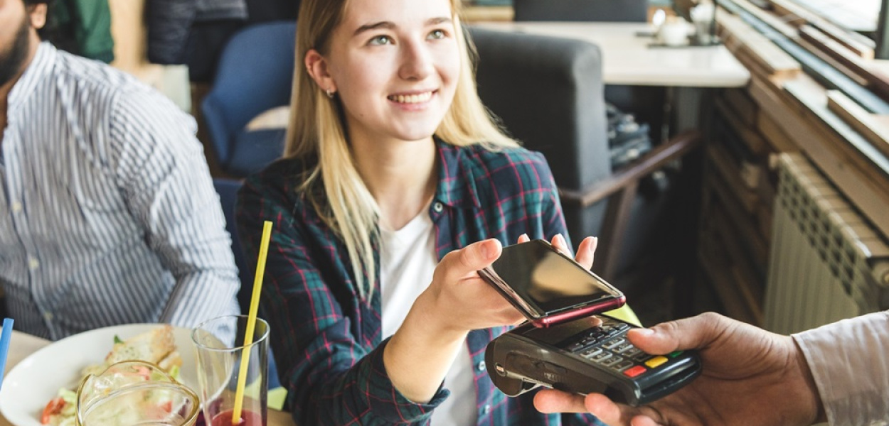 Płatności mobilne w pigułce - Google Pay vs. Apple Pay