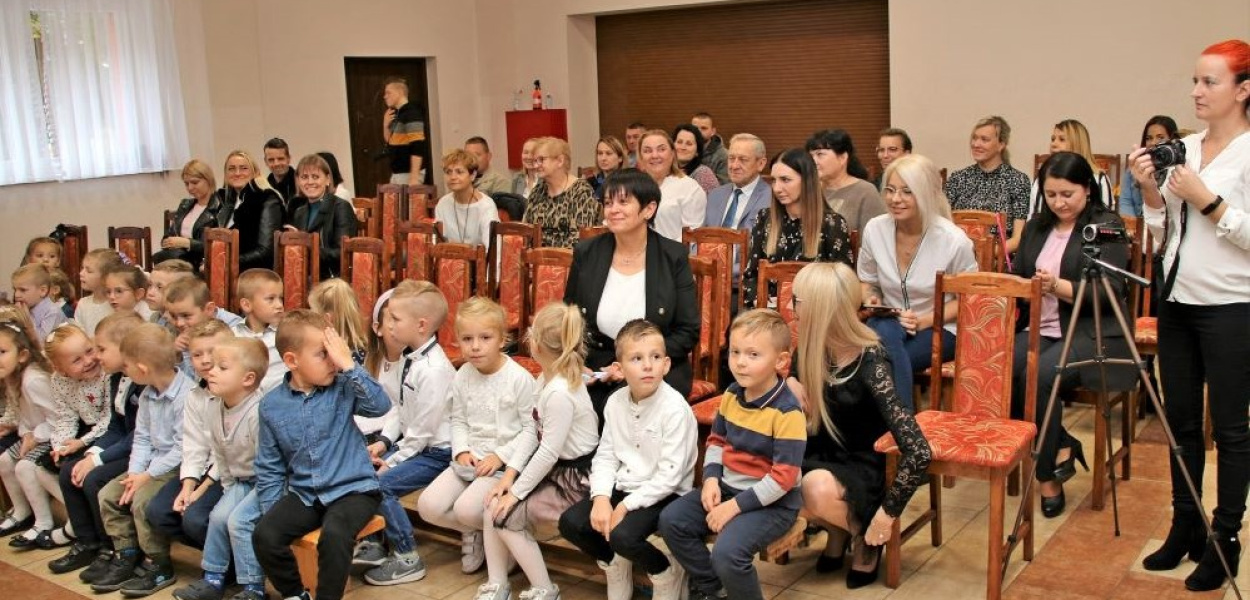 Pierwszoklasiści już po pasowaniu! Dla nich była to ważna uroczystość [ZDJĘCIA]