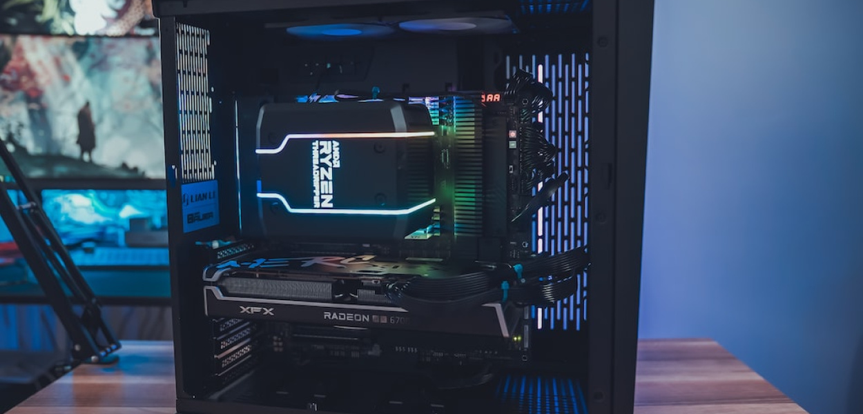 Od zera do trendsettera w branży komputerowej. Czy Krux podąża tą drogą?