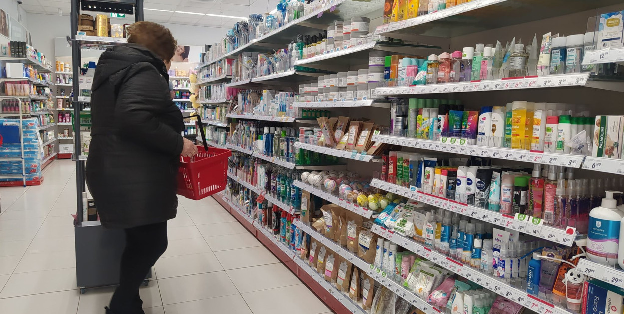 Znana sieć wycofuje kosmetyki influencerów! Jest oświadczenie