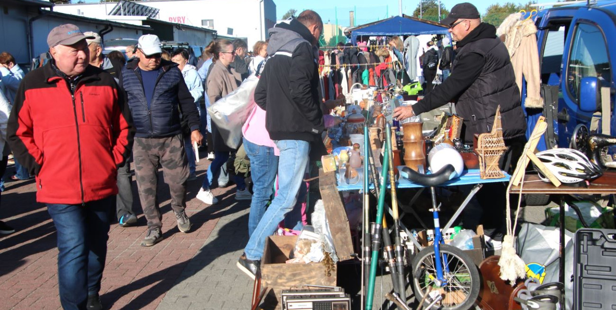 Pchli targ tętni życiem. Sława stolicą handlu
