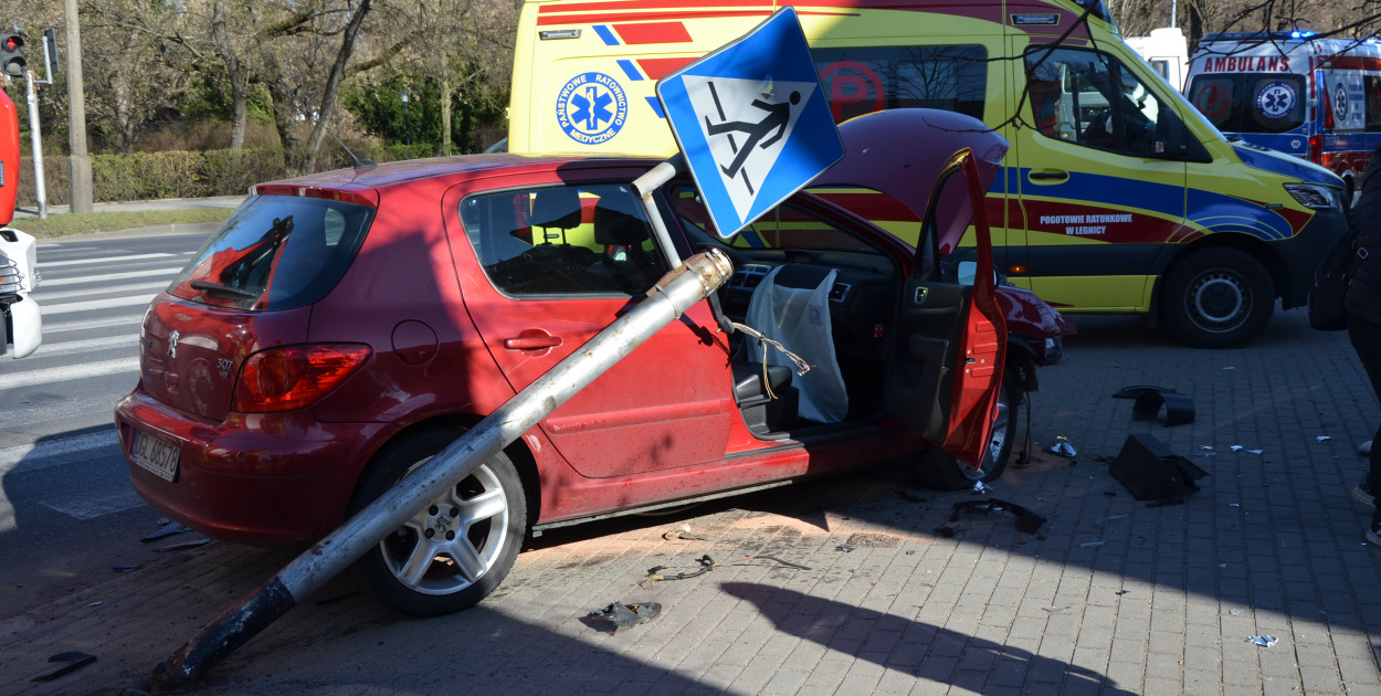 Wypadek na skrzyżowaniu Sikorskiego w Głogowie [zdjęcia] 
