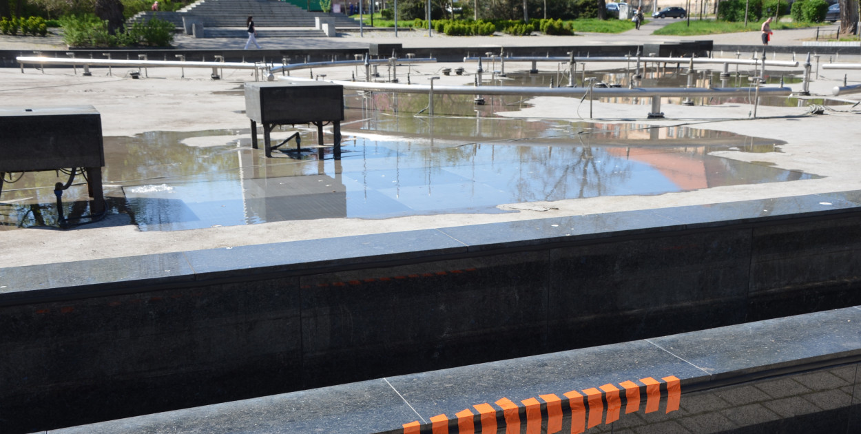 Tańcząca fontanna w Głogowie napełnia się wodą 