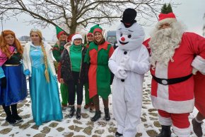 Orszak z Mikołajem odwiedza dzieci w gminie Kotla-4860