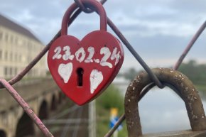 Kłódki miłości muszą zniknąć z głogowskiego mostu-5379