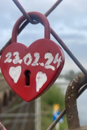 Kłódki miłości muszą zniknąć z głogowskiego mostu-5379