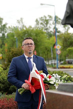 Złożyli kwiaty przy pomniku Św. Floriana-7010