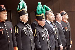 Hutnicza pobudka na dziedzińcu centrali KGHM-7053