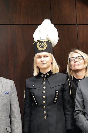 Hutnicza pobudka na dziedzińcu centrali KGHM-7053