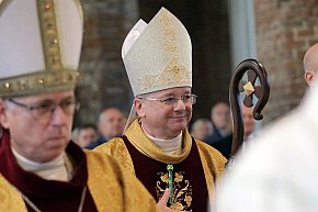 Uroczysta msza święta KGHM w kolegiacie-7077
