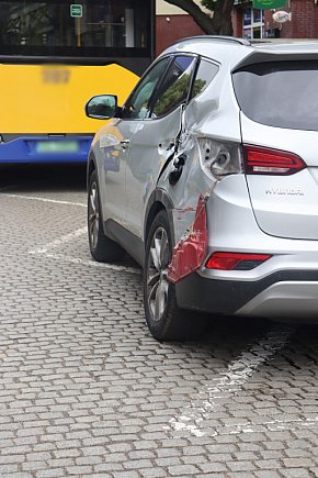 Kolizja autobusy z autem osobowym-7353