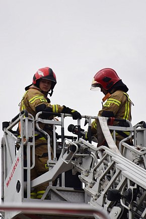 Pożar złomowiska w Głogowie. Akcja strażaków-7588