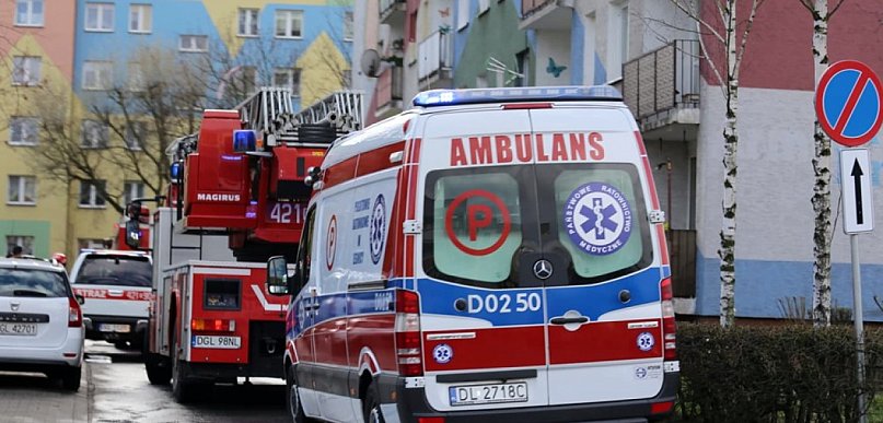 Akcja ratunkowa w wieżowcu. Kobieta chciała odebrać sobie życie