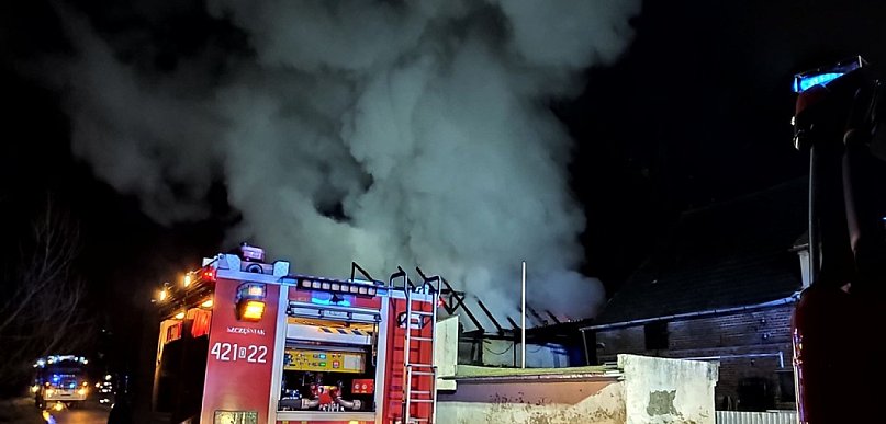 Pożar wybuchł nad ranem. Nie udało się uratować budynku gospodarczego