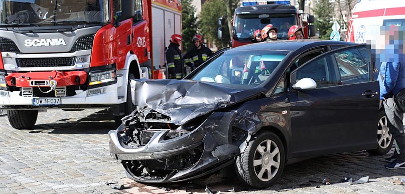 Wypadek na skrzyżowaniu al. Wolności i Jedności Robotniczej. Wymusiła pierwszeństw