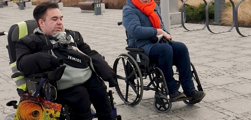 Jeden dzień na wózku inwalidzkim. Zobaczcie nowy reportaż! [WIDEO]