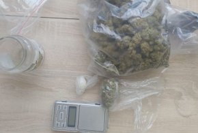 Marihuana i metamfetamina w mieszkaniu 26-latka -149598