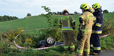 Dachowanie na drodze Szczyglice – Turów. Dwa samochody w rowie-149798