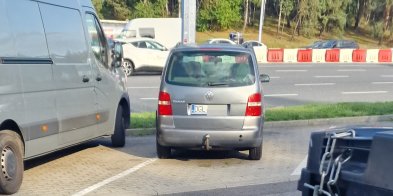 Auto z Głogowa stoi porzucone koło Krakowa-149799