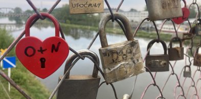 Kłódki miłości do lata muszą zniknąć z głogowskiego mostu-156181