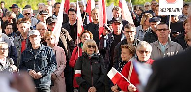 Manifestacja w Głogowie! Nie chcą imigrantów, chcą referendum [FOTO]-168883