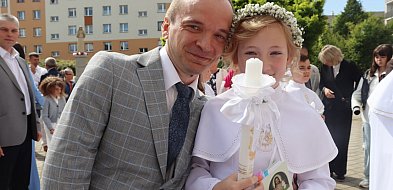 Dumni rodzice, przejęci najmłodsi. Dzień komunii w Głogowie-168958