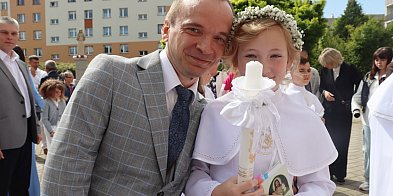 Dumni rodzice, przejęci najmłodsi. Dzień komunii w Głogowie-168958