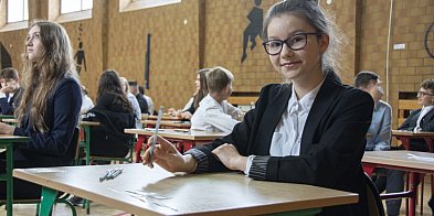 Ósmoklasiści piszą dziś egzamin! Wielki test w Głogowie i całej Polsce.-169017