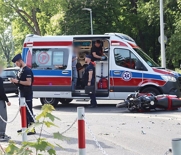 Zderzenie motocyklisty z samochodem na Daszyńskiego w Głogowie [FOTO]-169042
