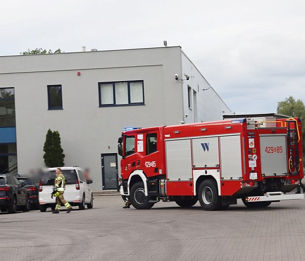 Ewakuacja w głogowskiej strefie przemysłowej. Cztery zastępy w akcji [FOTO]-169205