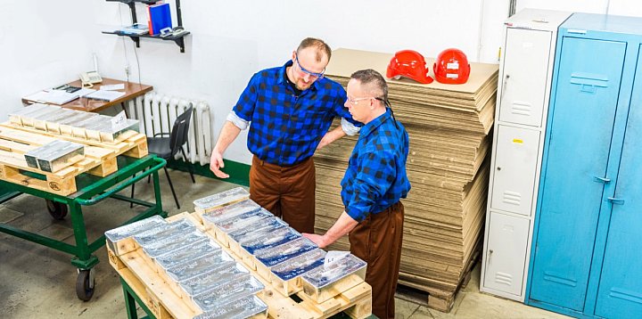 KGHM produkuje 4 tony srebra dziennie-169208