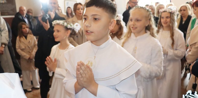 Miłość przesłaniem Pierwszej Komunii. Ważny w głogowskiej parafii [FOTO] - 169259