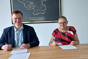 Gmina Głogów organizuje letnie kolonie dla dzieci – podpisano umowę z biurem podró-170045