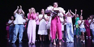 „Echo dobra” na głogowskiej scenie. Owacje za koncert pełen nadziei [FOTO]-170060