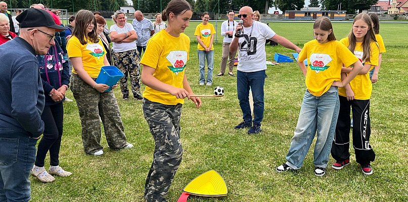 Seniorzy i niepełnosprawni bawili się w Kotli. Sportowo i śpiewająco! - 170178