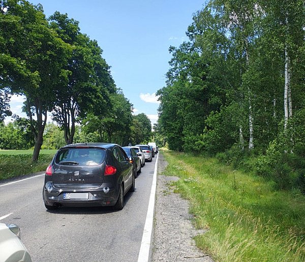 Ogromne korki na drodze z Głogowa do Sławy!-170532