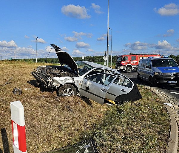 Niebezpieczna niedziela. Samochód wyleciał z obwodnicy-170883