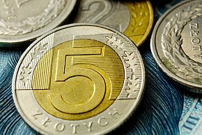 Setki tysięcy Polaków otrzymały nowe świadczenie. Co z resztą?-171363