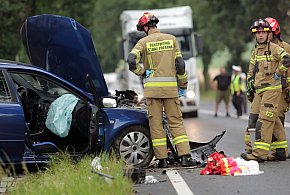 Poważny wypadek pod Głogowem. Auto wbiło się w betonowy przepust [FOTO]-171522
