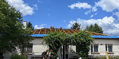 Remont dachu sali wiejskiej w Zabielu-171639