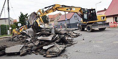 Pod Głogowem buldożery rozryły główną ulicę-172343
