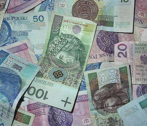 Przez lata dostawali zaniżoną emeryturę. Przełom dla tysięcy seniorów-172384