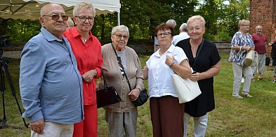 Po wsi pod Głogowem pozostał tylko zrujnowany kościół -172519