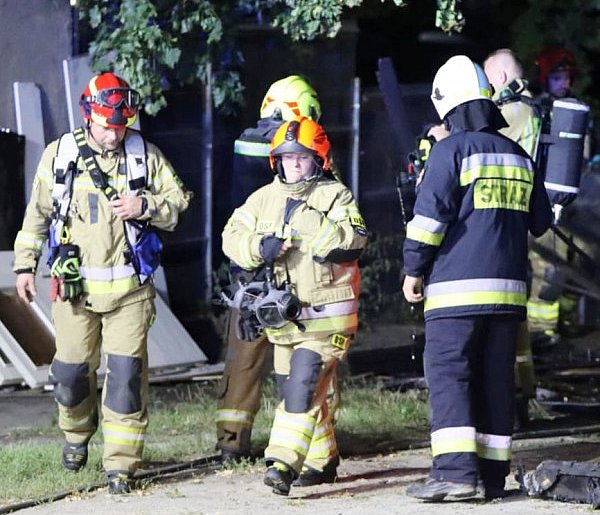 Nocny pożar w Głogowie. Cztery zastępy w akcji! [FOTO]-172712