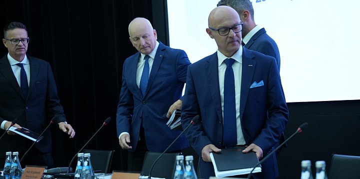 KGHM uruchomiło rezerwy na wypłatę zaliczki -172864