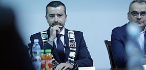 Podwyżka dla starosty! Wnuk: Na cele charytatywne